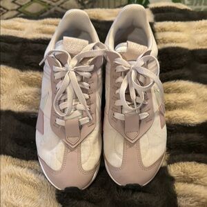 Nike Women's lilac Sneakers